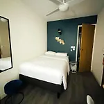 Du Maine Hotell