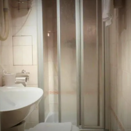 Hotel Du Maine 2*